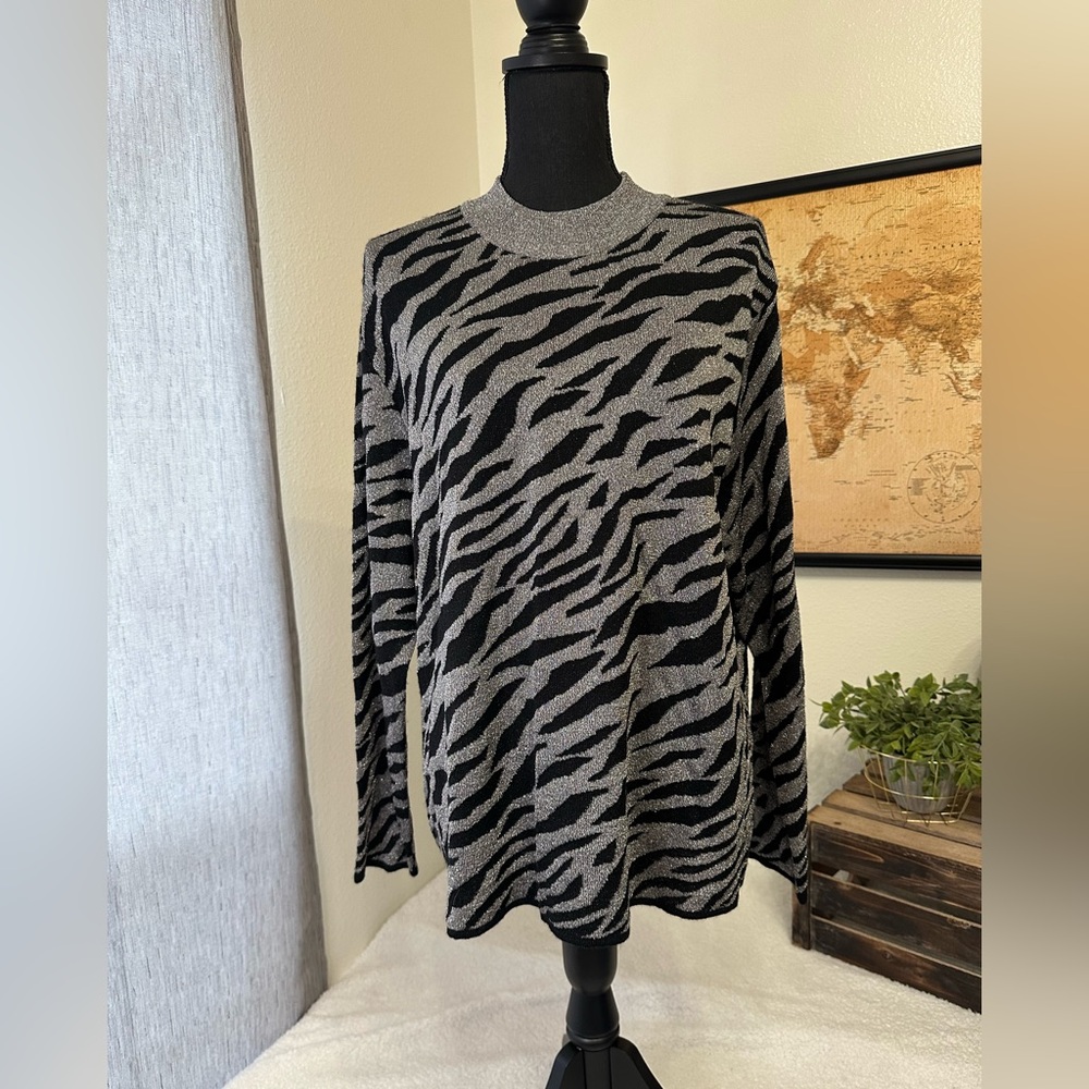 Women’s mock neck long sleeved blouse